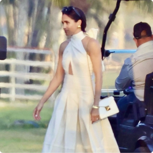 NEW Genuine Leather White Square Crossbody Bag With Gold Rivet & Chain Strap - Picture 15 of 16